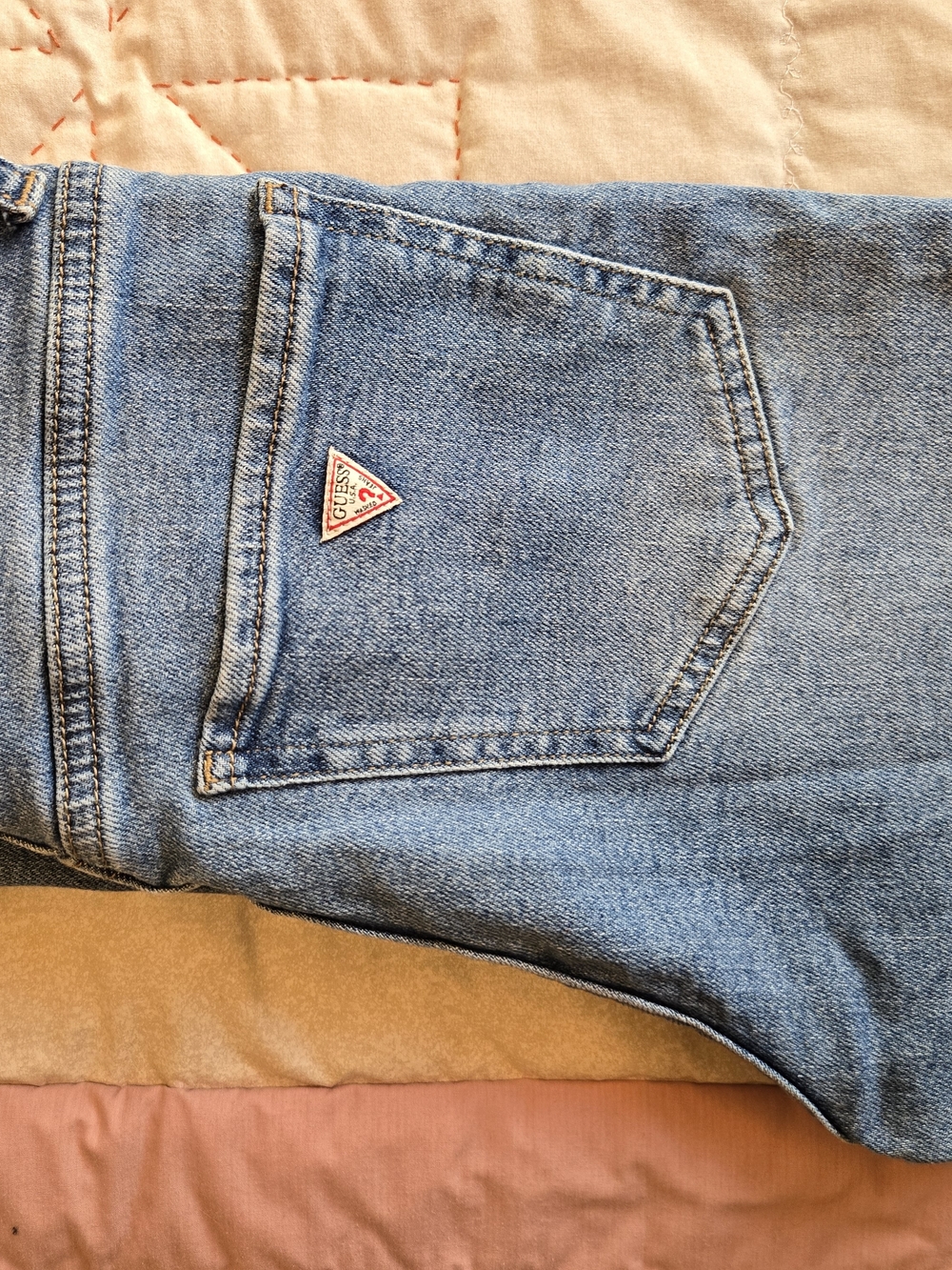 GUESS Women's High Rise Straight- 26 /28"